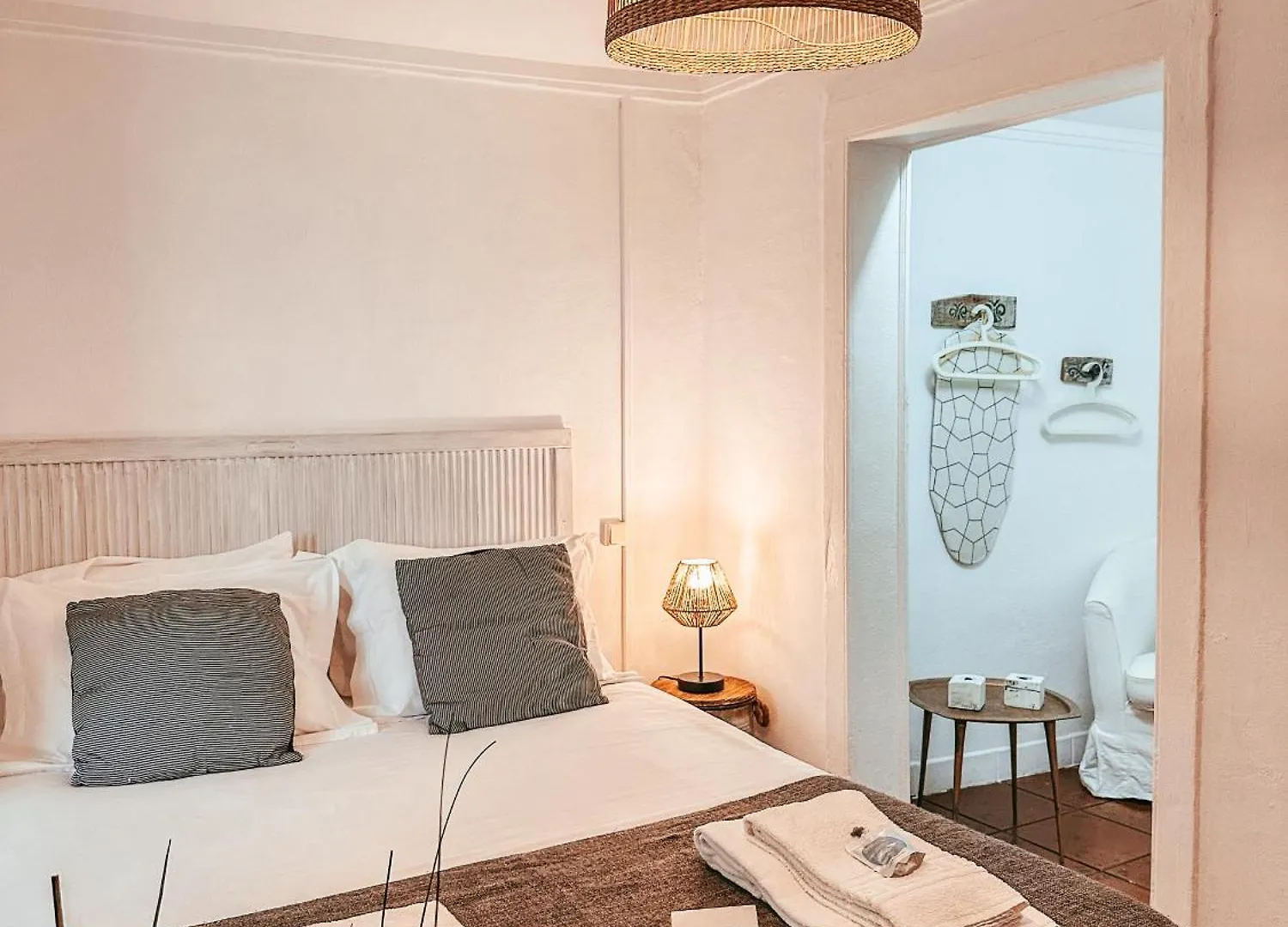 Typical Lisbon Apartment By Gt House